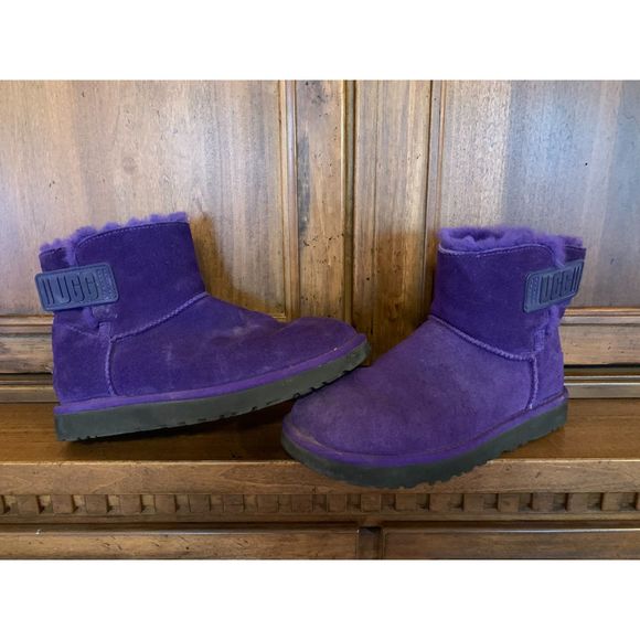 Purple UGG girls size 6 boots - Picture 1 of 3